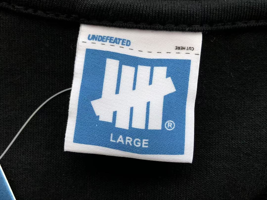 UNDEFEATED & RED BULL & HELLY HANSEN T-SHIRT