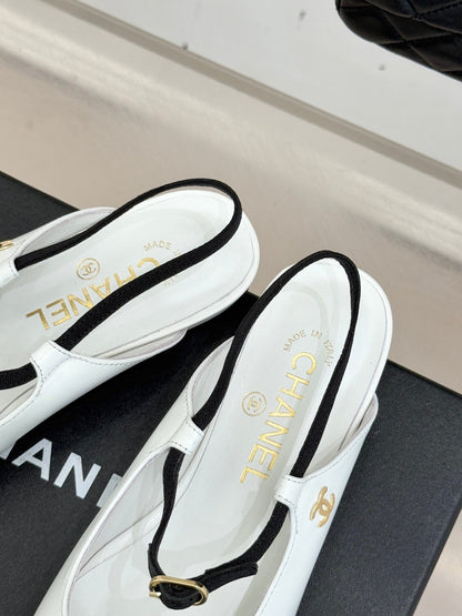 26C Two-tone Double C Flat Shoes Black White Sheeskin 557689