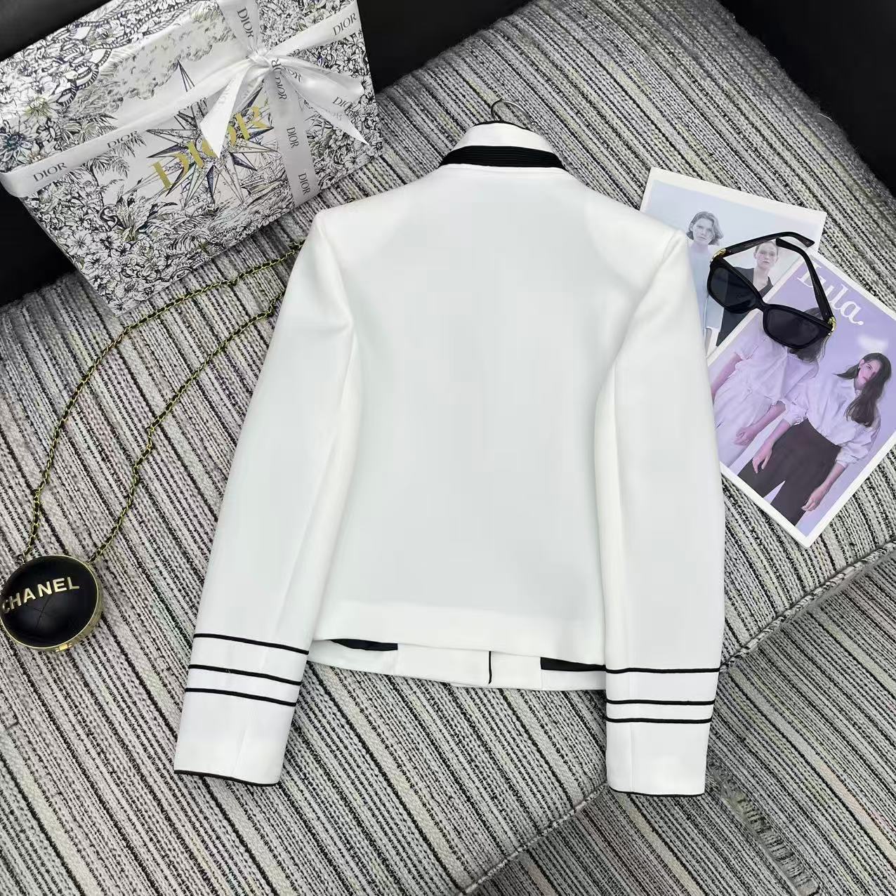 DIOR