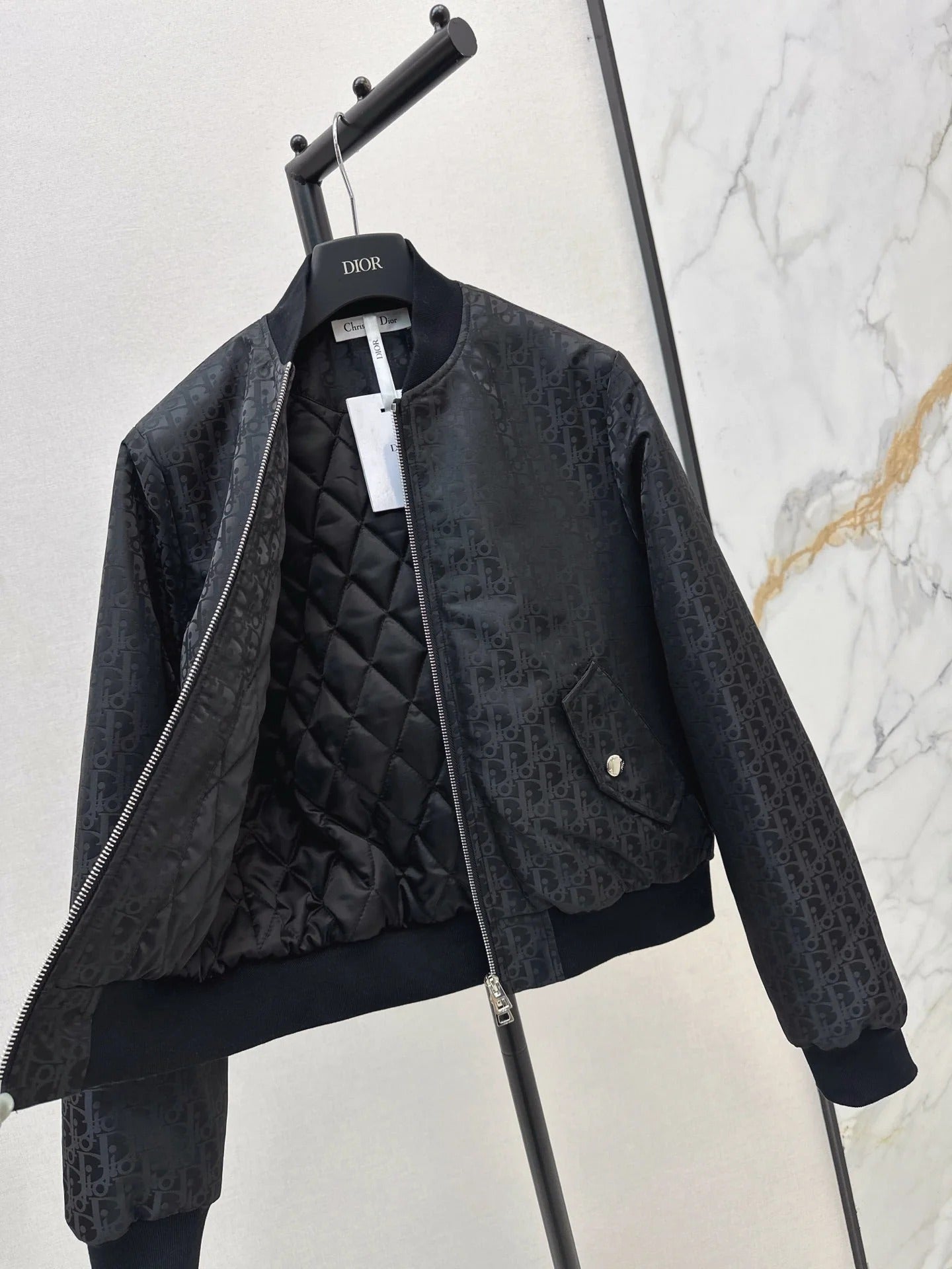 DIOR