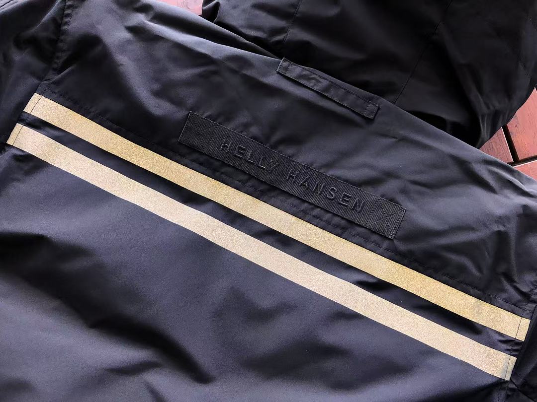 HELLY HANSEN DOWN JACKET