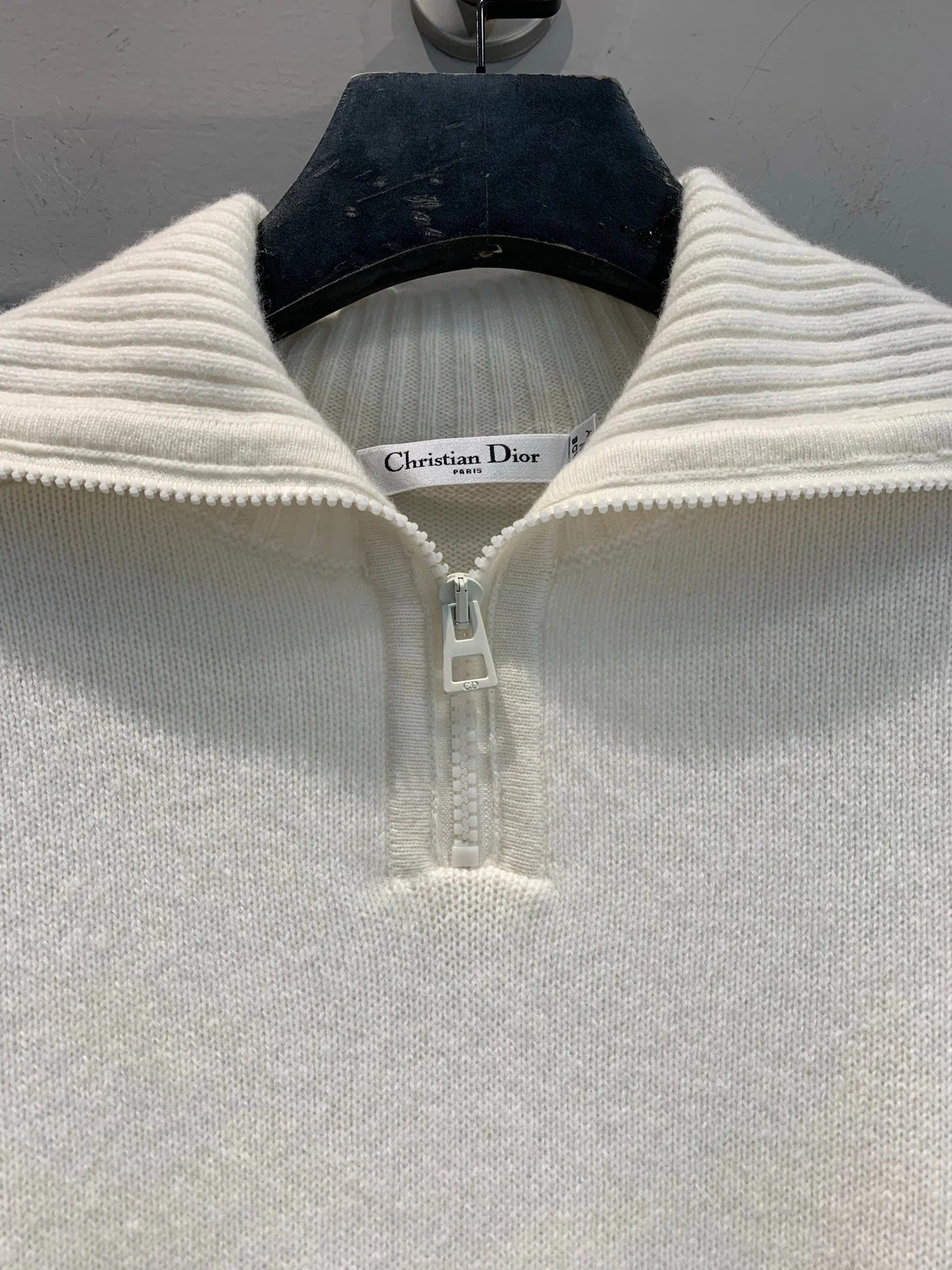 DIOR