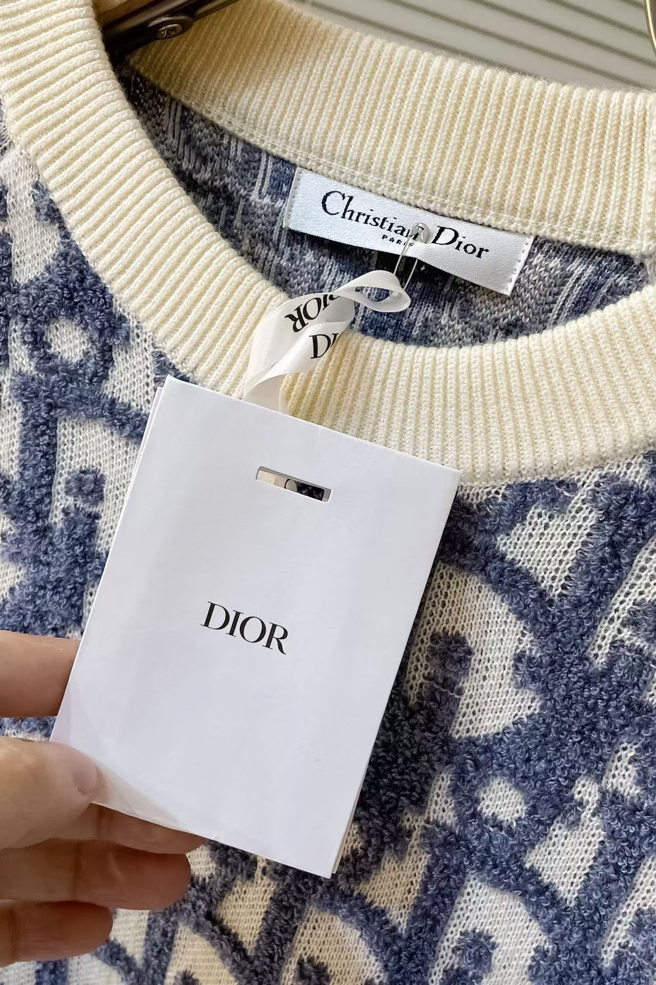 DIOR
