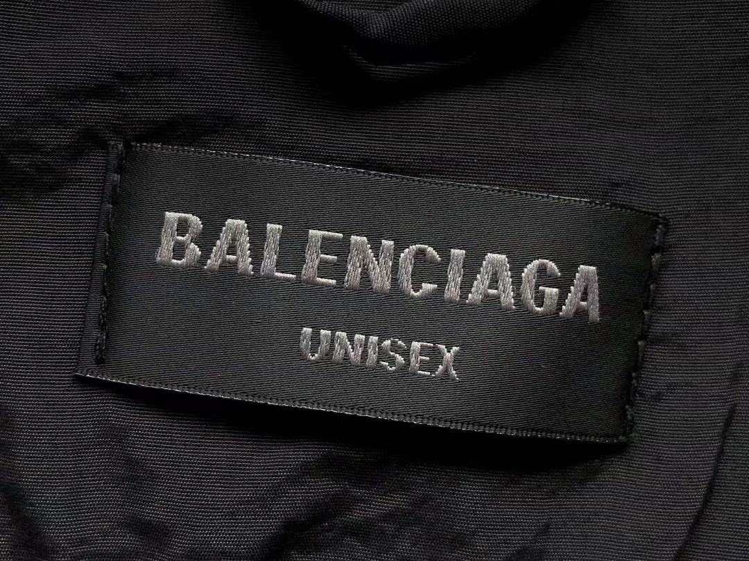 B🔥L🔥🔥🔥IA🔥A & U🔥D🔥R A🔥MO🔥R JACKET