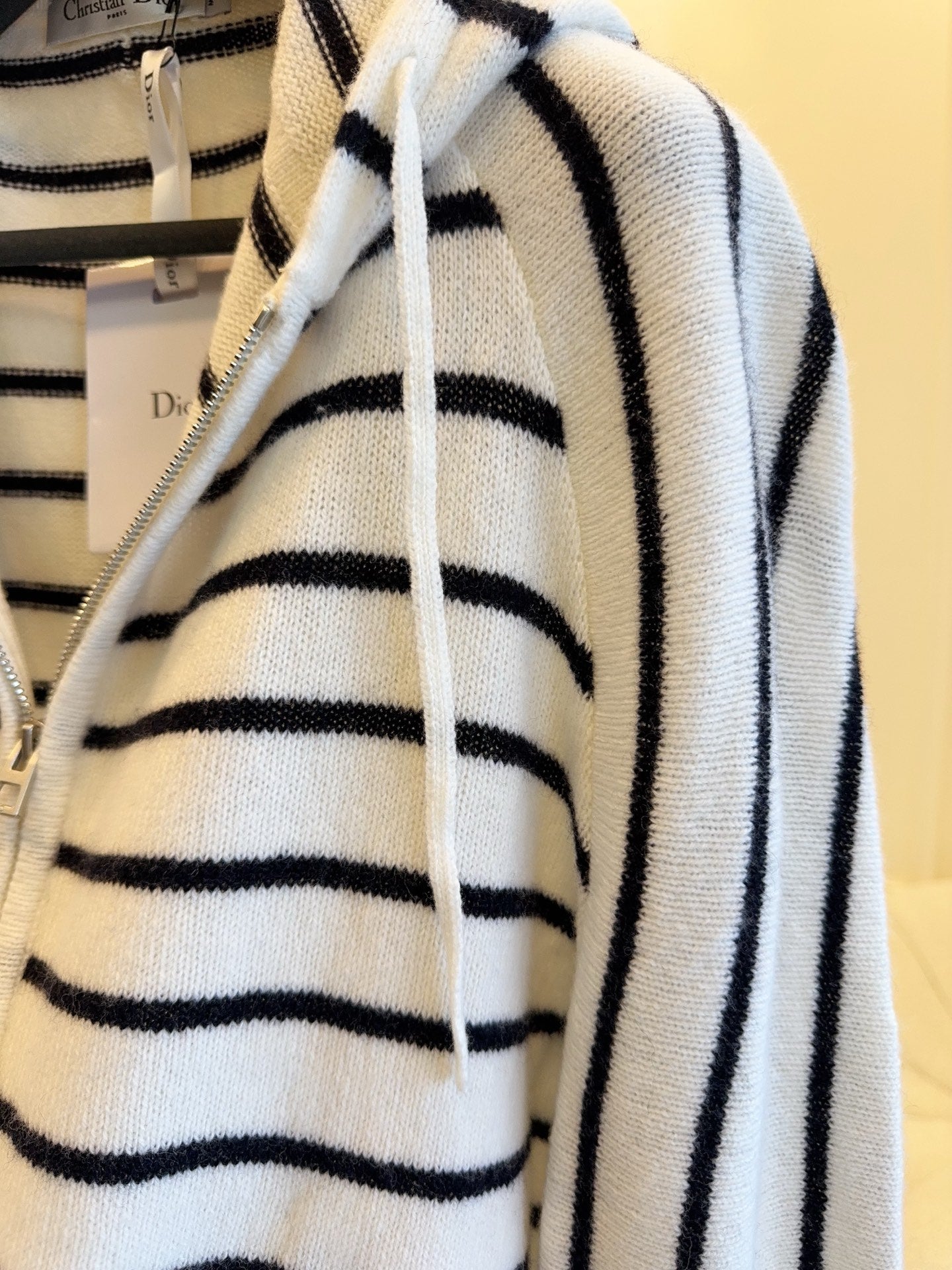 DIOR