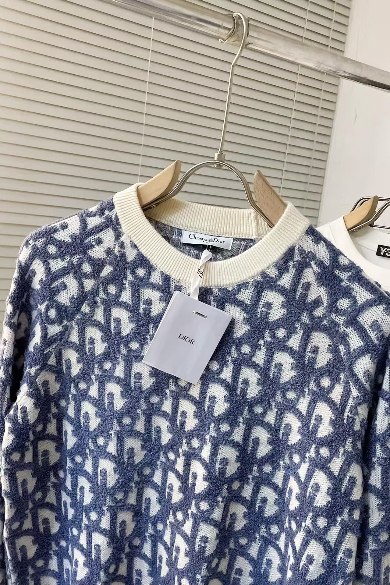 DIOR