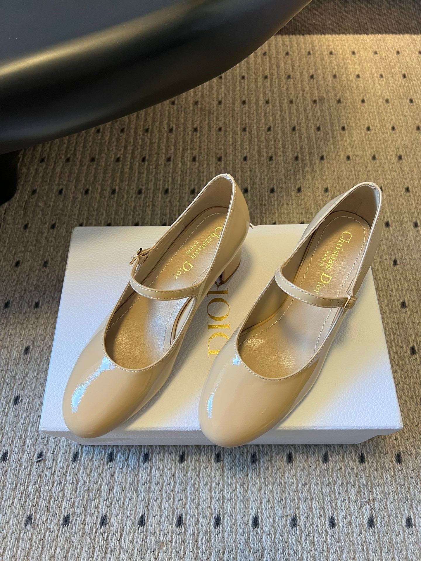 DIOR