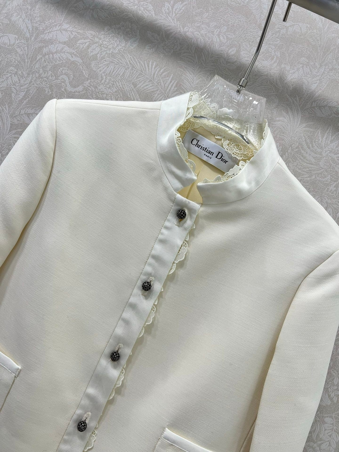 DIOR