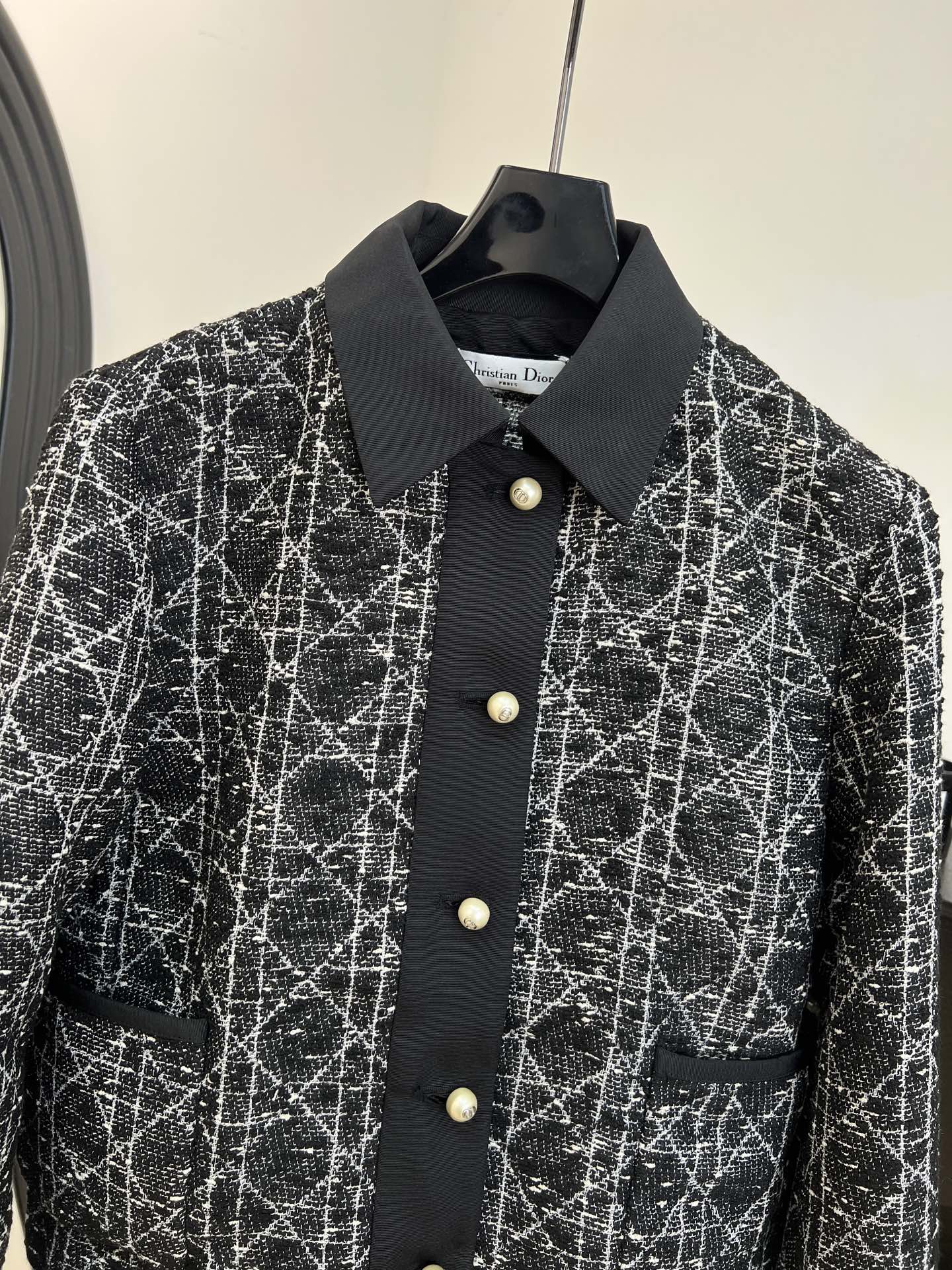 DIOR