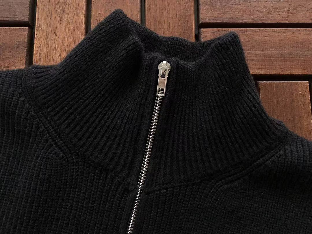 M🔥IS🔥N M🔥R🔥IE🔥A SWEATER