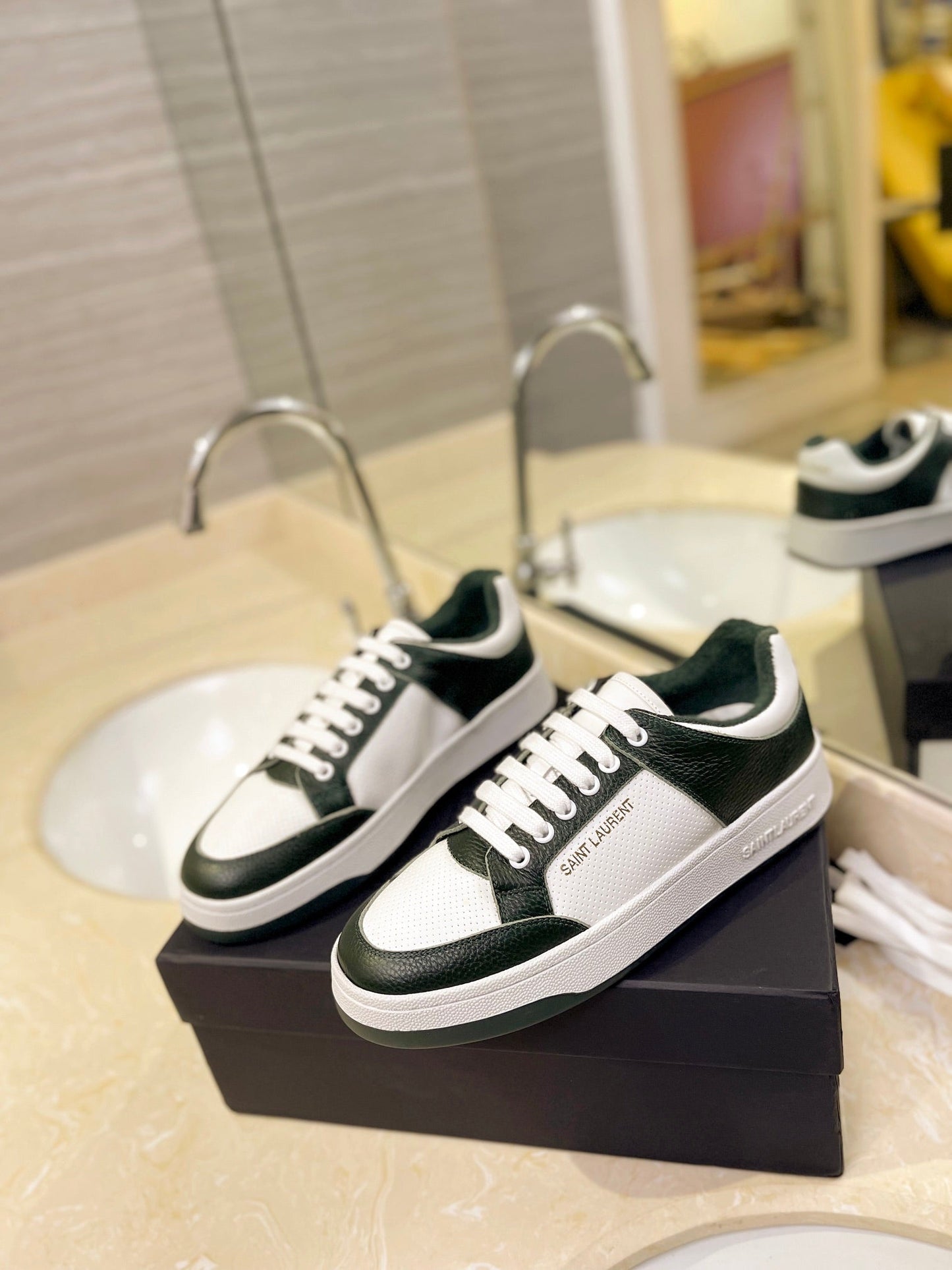 Saint Laurent