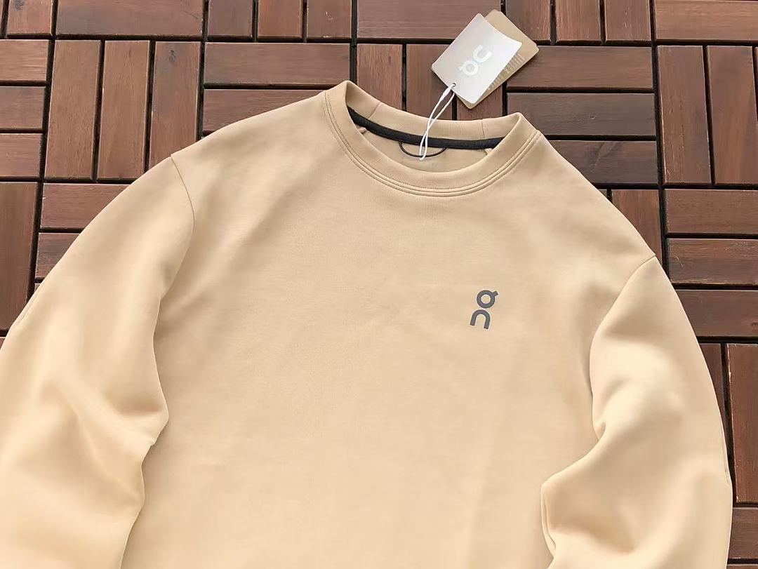 ON RU🔥🔥I🔥G SWEATER