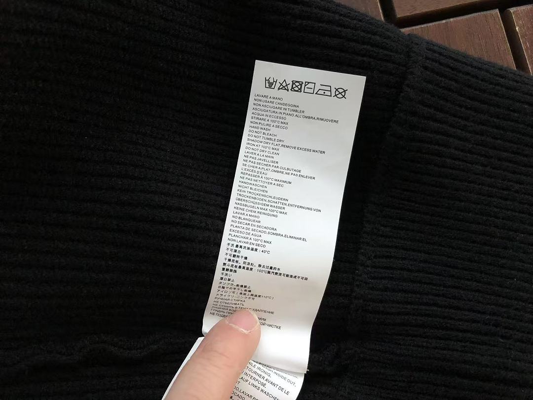 M🔥IS🔥N M🔥R🔥IE🔥A SWEATER