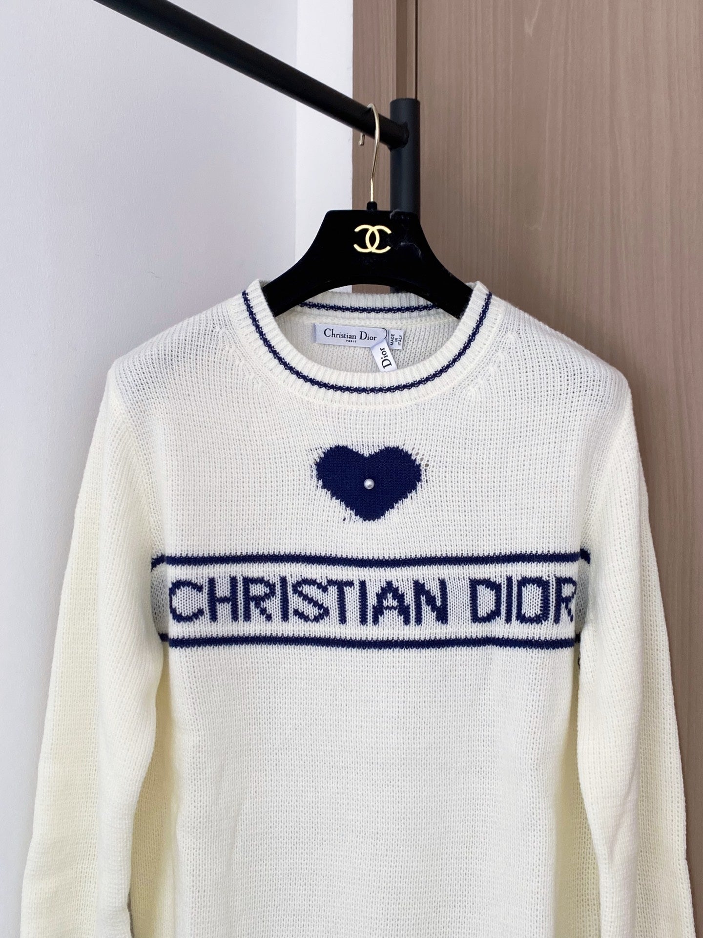 DIOR