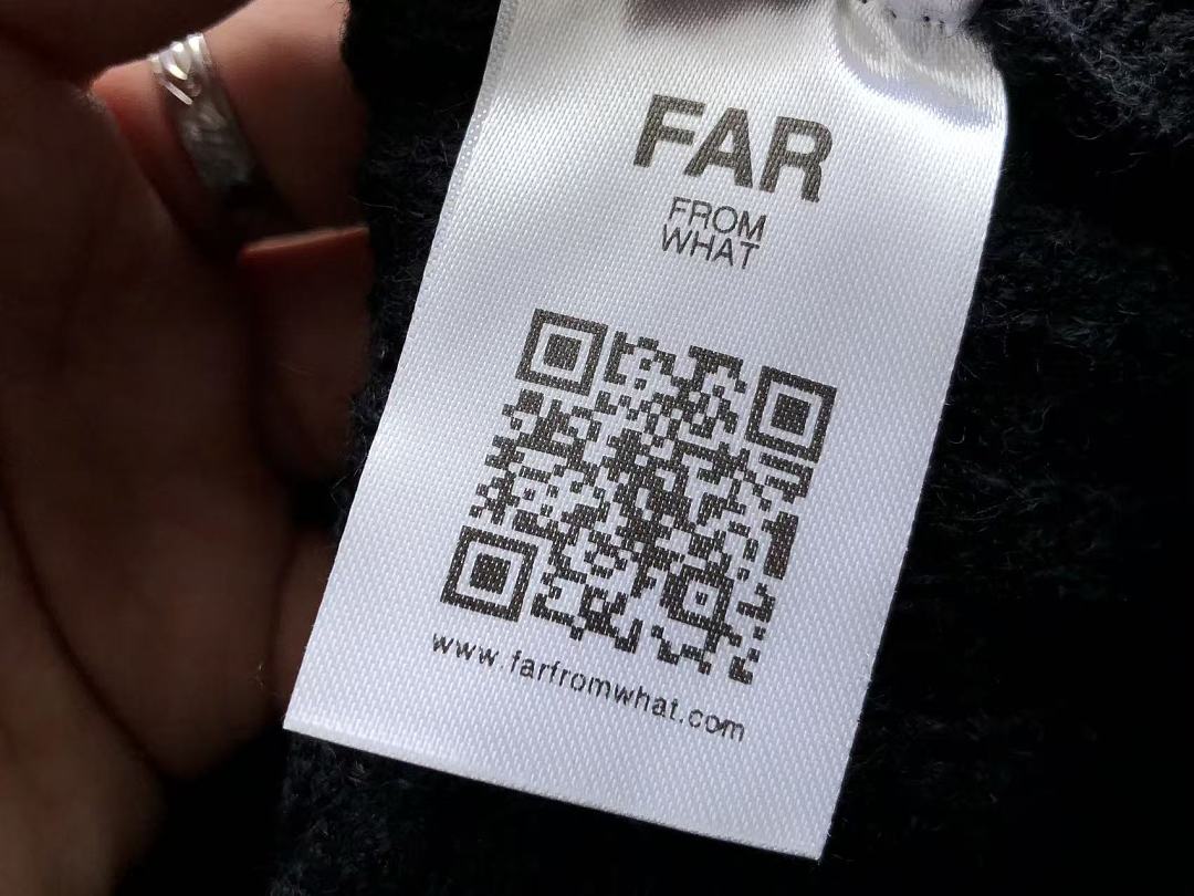 FAR SWEATER