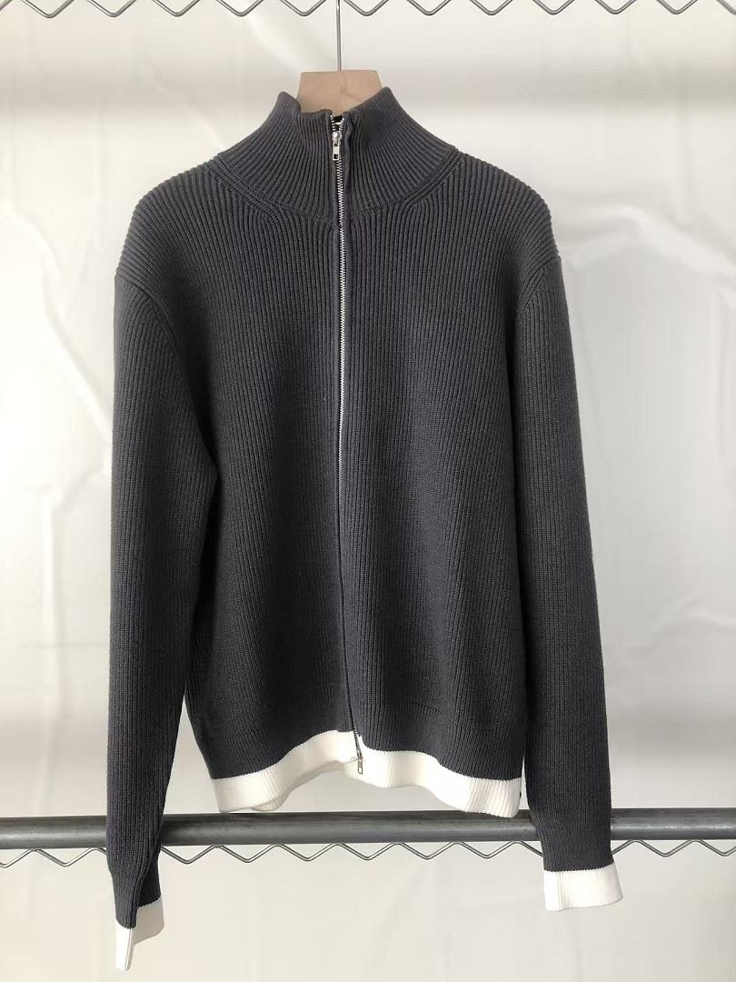 M🔥IS🔥N M🔥R🔥IE🔥A SWEATER