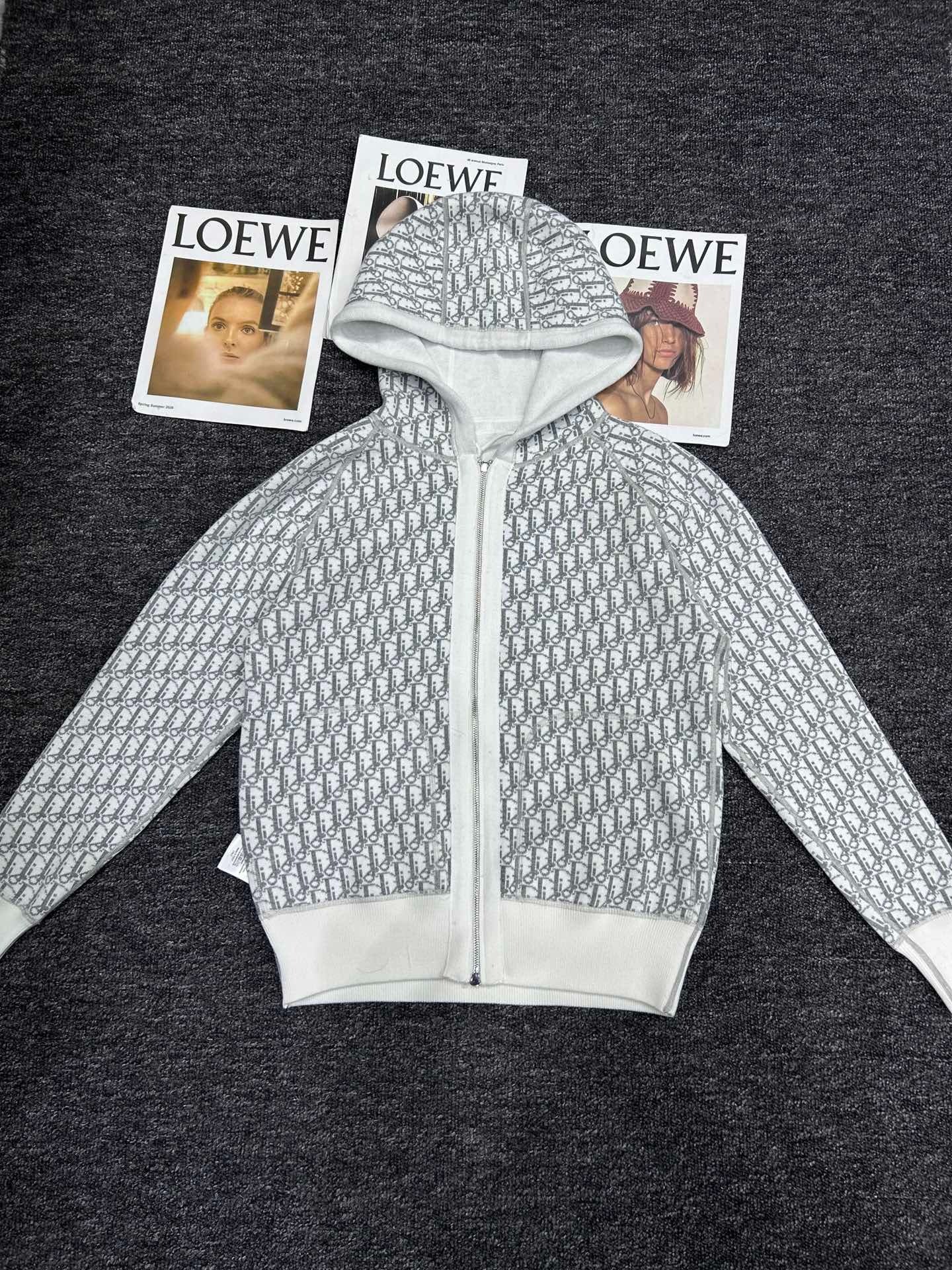 DIOR