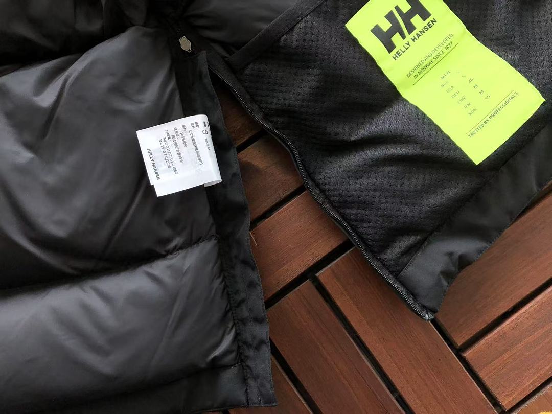 HELLY HANSEN DOWN JACKET
