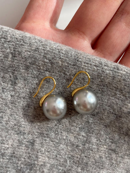Gray Pearl Earrings Temperament Versatile Women's Classic Round Earhooks e015